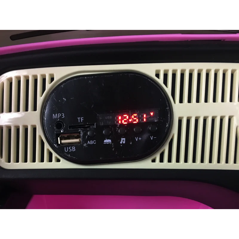 autocarro-classico-volkswagen-beetle-rosa-6