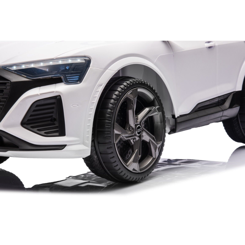 carro-eletrico-audi-s-q8-12v-rodas-de-borracha-assento-em-pele-8