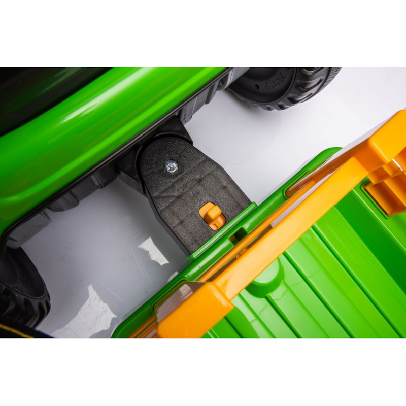 trator-eletrico-12v-com-reboque-e-comando-parental-8